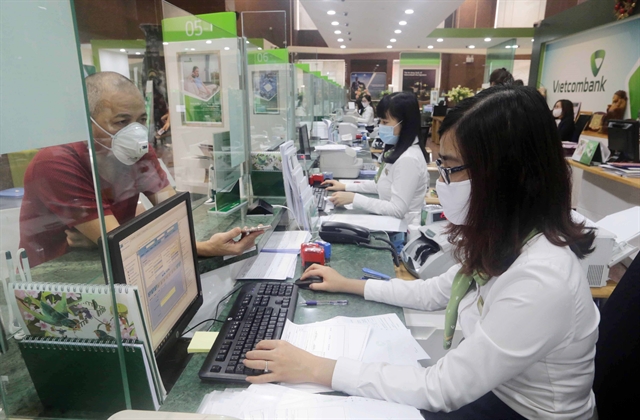 VN-Index reverses course slightly gains in late trade