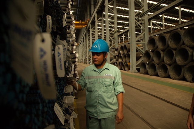 VN-Index treads water as large-cap stocks divide
