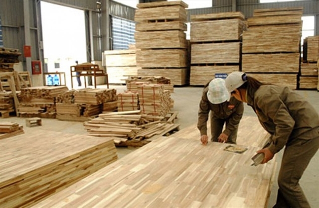 US extends duty evasion investigation into plywood from Việt Nam