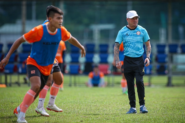 Coach Hoàng responsible to save HCM City from relegation