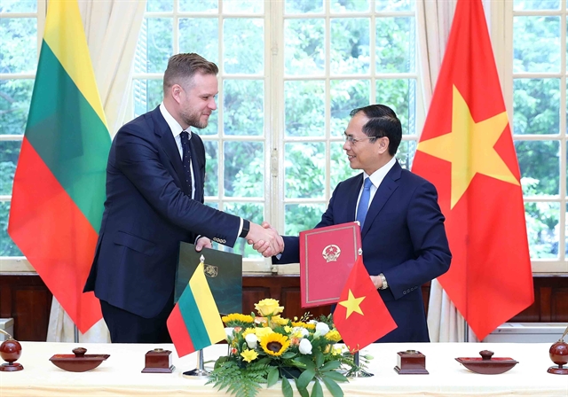 Lietuvos užsienio reikalų ministras su kolega susitiko pirmojo vizito Vietname metu