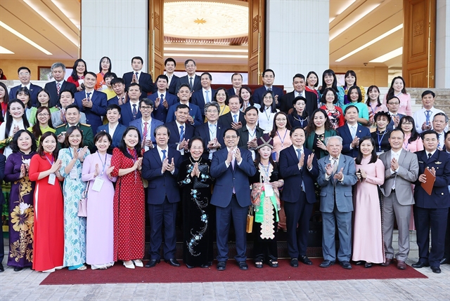 PM Phạm Minh Chính meets with outstanding teachers