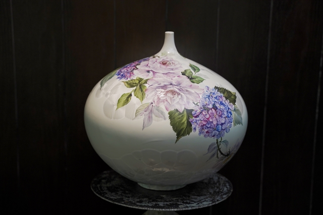 Renowned Vietnamese artists collaborate on unique porcelain artworks