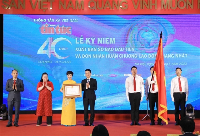Tin Tức newspaper awarded first-class Labour Medal on 40th anniversary