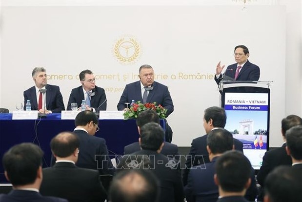 Vietnam always accompanies and supports Romanian investors: PM