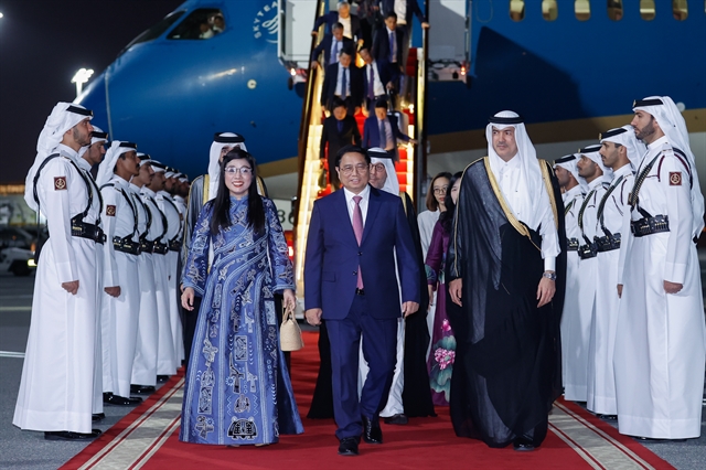 PM Chính begins official visit to Qatar