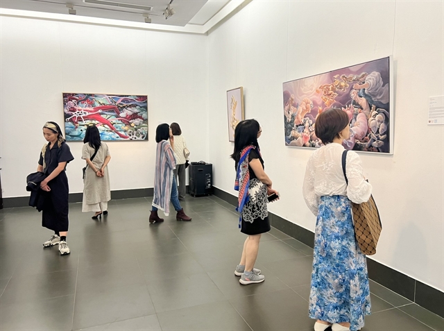 Triển lãm tác phẩm đoạt giải Bức tranh UOB của năm của Việt Nam tại Hà Nội
