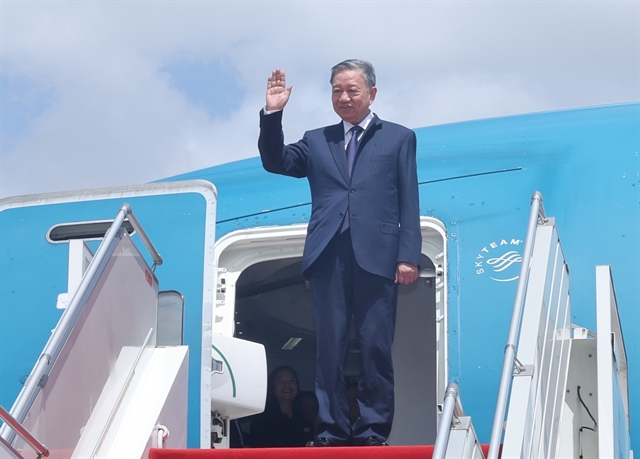 President arrives in Phnom Penh, beginning state visit to Cambodia
