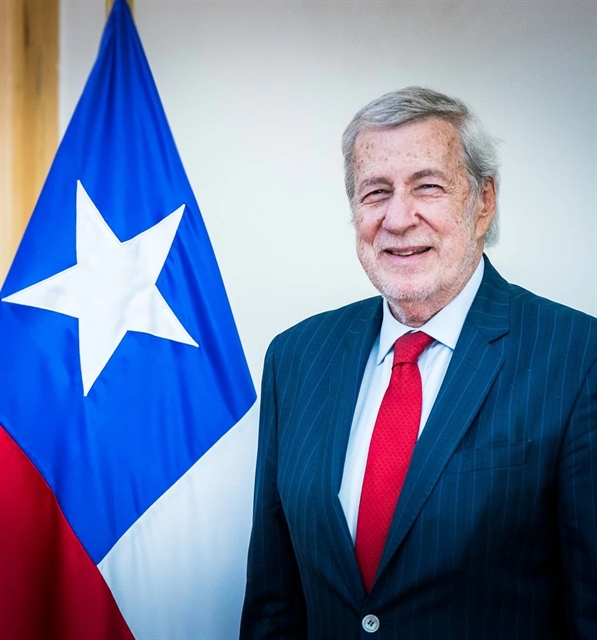 Canciller chileno Alberto Van Claveren visita Vietnam