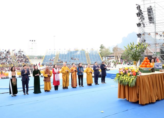 NA Vice Chairwoman joins Tam Chúc Pagoda Festival’s opening ceremony