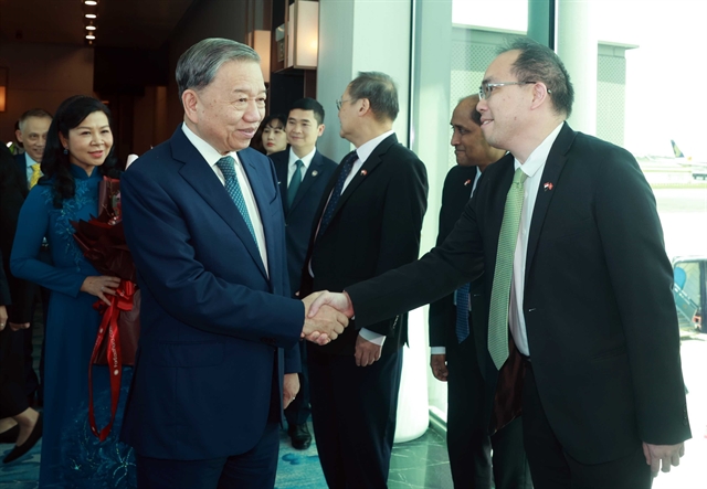 Parader arrives in Singapore for official visit