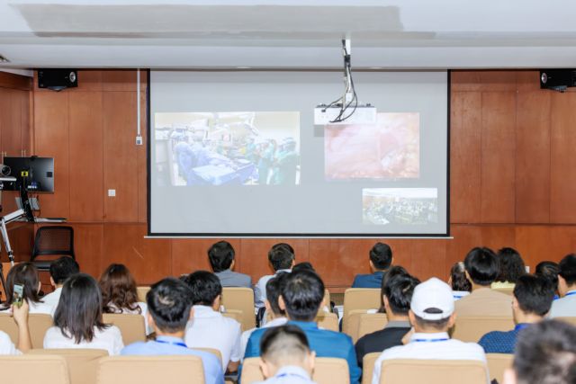 호찌민시서 다빈치 Xi 로봇 위암수술 생중계…국제포럼에 500여 명 집결