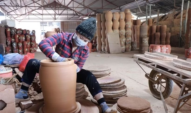 Livestreaming brings Phù Lãng pottery closer to consumers
