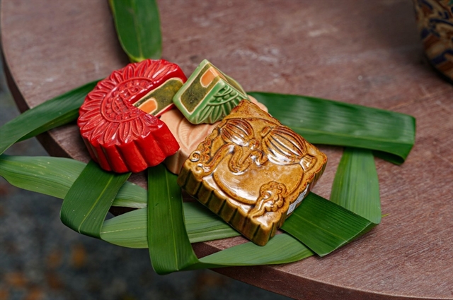 Ceramic mooncakes and lanterns celebrate Mid-Autumn tradition