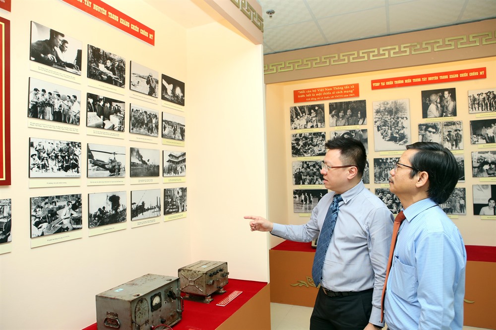 VNA opens exhibition room in central Việt Nam