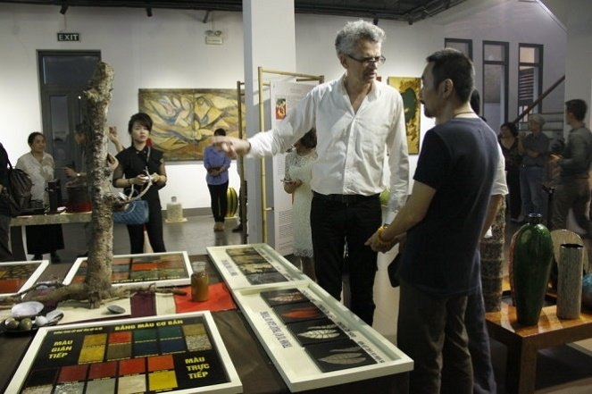 Traditional VN lacquer painting show in Hà Nội