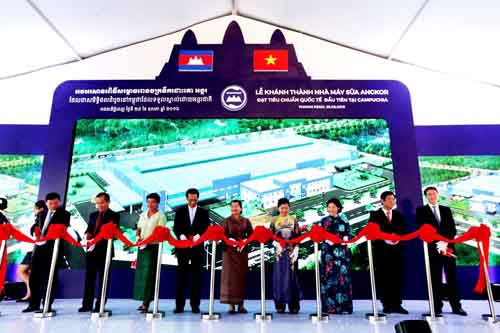 Vinamilk opens dairy factory in Phnom Penh