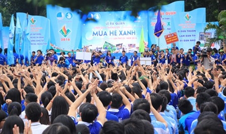 HCM City youths join volunteer activities in Laos