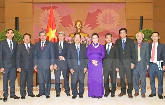 NA Chairwoman receives Lao officials