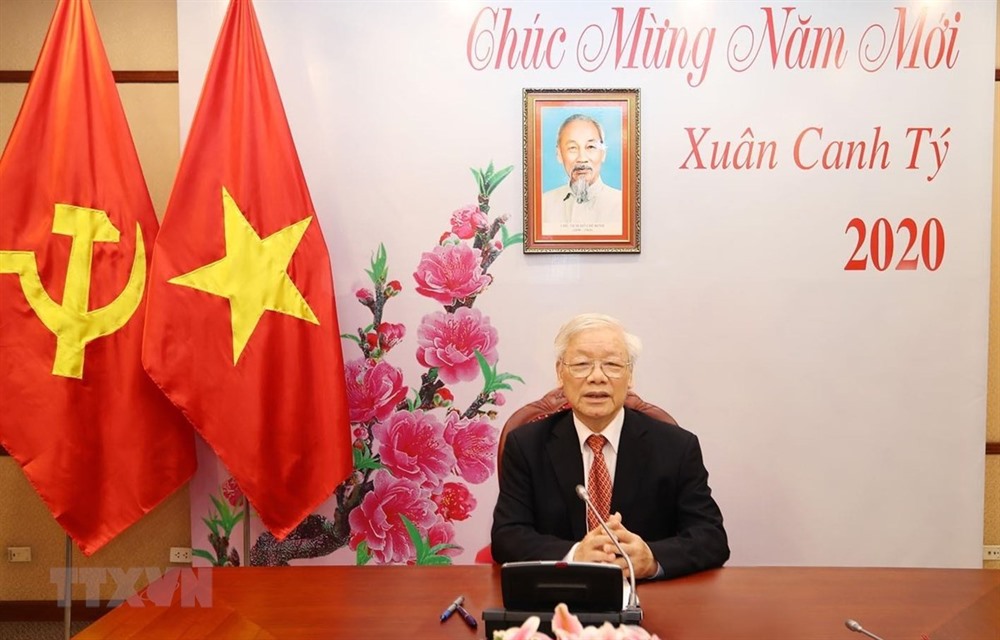 Vietnamese, Chinese top leaders hold phone talks