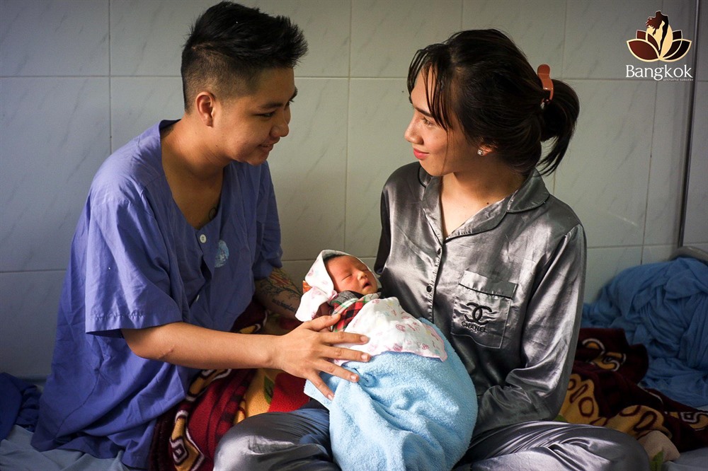 Vietnamese transgender man gives birth to a baby girl