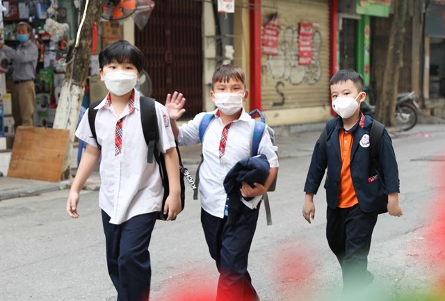 Hà Nội first to sixth graders return to school