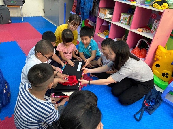 Researchers develop first made-in-Việt Nam books for visually impaired children