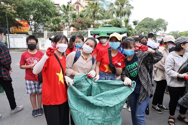 Thousands of volunteers join hands to clean up Việt Nam