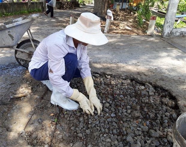 Poor builder volunteers to fix potholes for eight years