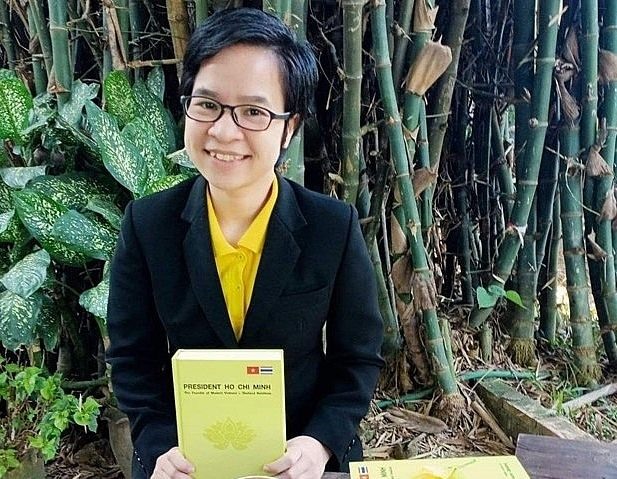 Book in Vietnamese English Thai released about life of President Hồ