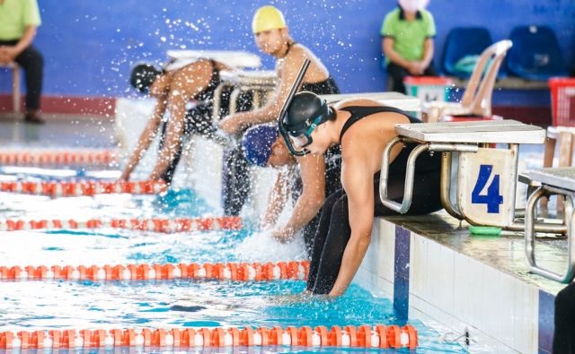 Finswimming back in action after decade-long absence