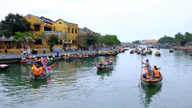 Hội An sampan riders: the hardships and the smiles
