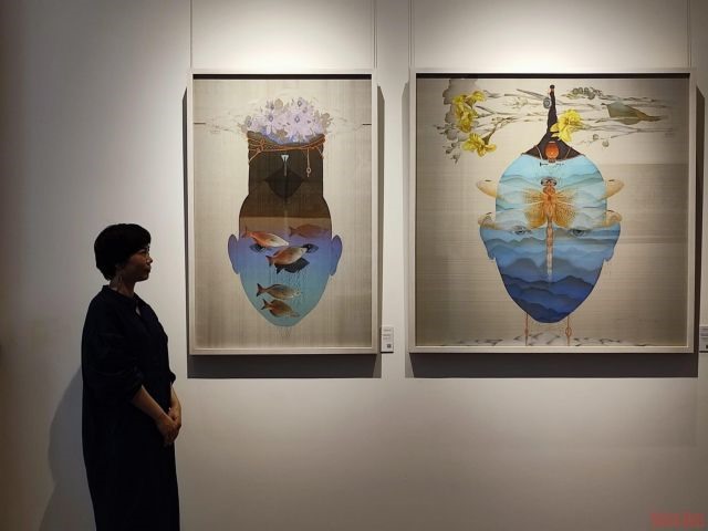 Top silk painters showcase their artworks