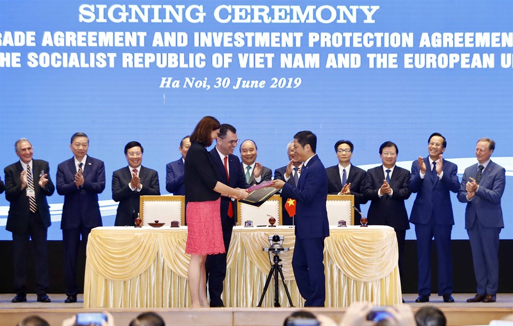 Việt Nam, EU sign agreements on free trade, investment protection