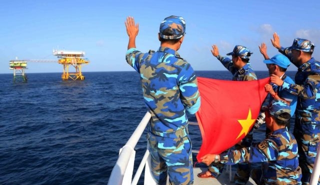 Việt Nam consistently exercises, safeguards sovereignty by peaceful measures