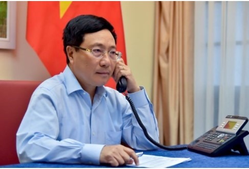 Vietnamese, Kuwait FMs hold phone talks