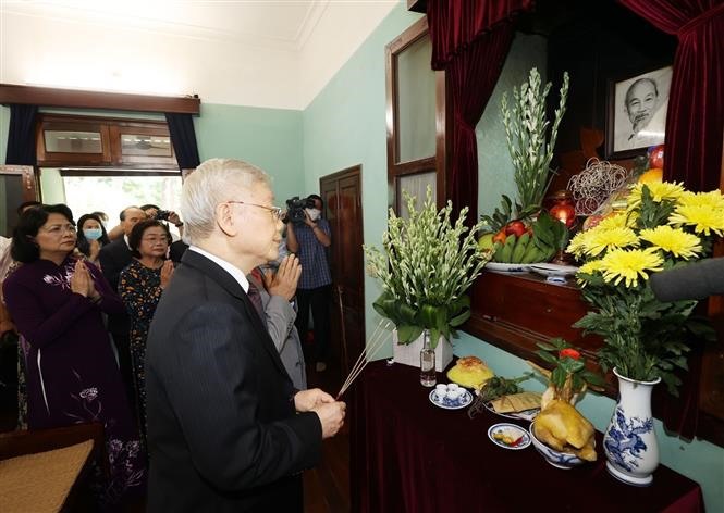 Leaders commemorate President Ho Chi Minh on National Day