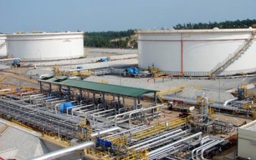 Oil refinery fuels growth in central province - Economy - Vietnam News ...